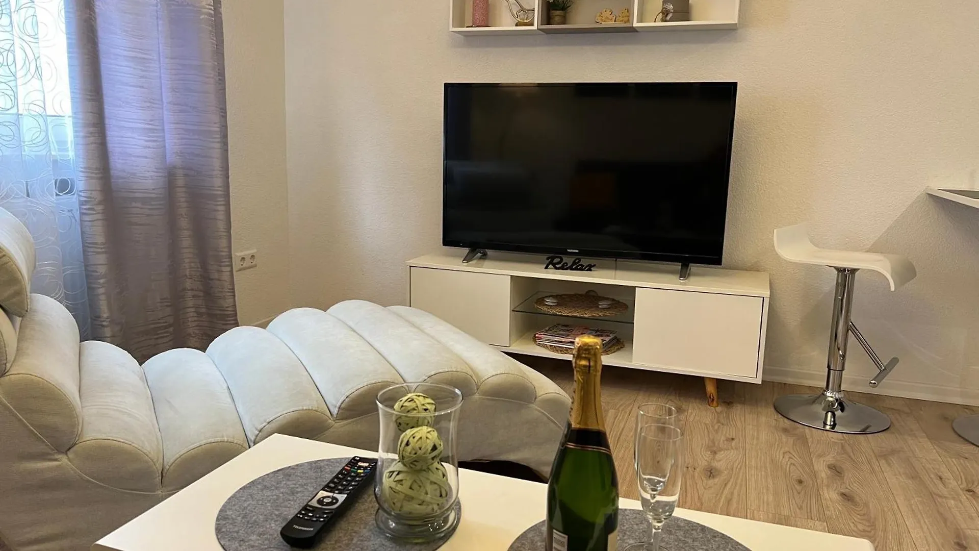 Apartment Exklusive moderne 2 Zi. Wohnung in ruhiger Lage Rastatt